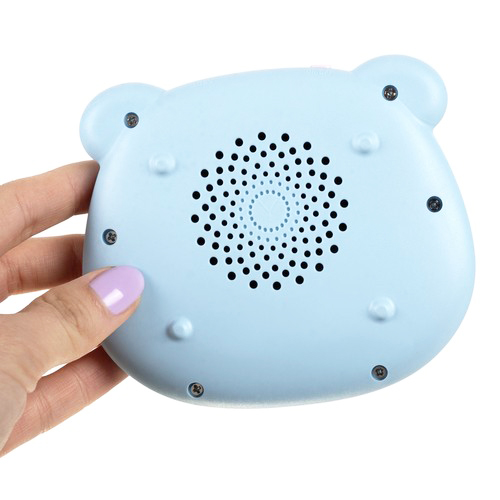 Wytrzymały akumulator + oszczędzanie energii Czytnik posiada pojemny akumulator. Dodatkowym atutem jest automatyczne wyłączanie po 5 minutach bezczynności co dodatkowo oszczędza energię. W zestawie dołączony jest przewód do ładowania zabawki.