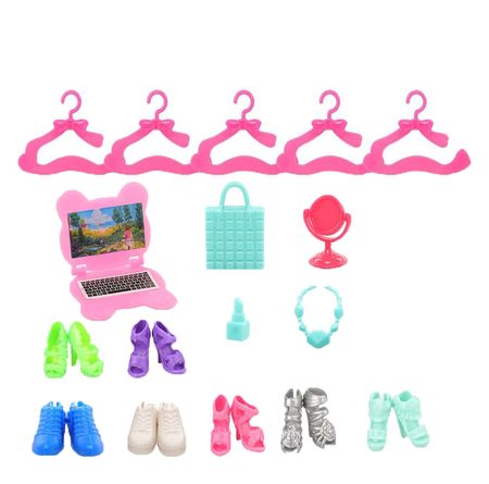Dlaczego warto wybrać ten zestaw? Różnorodność elementów umożliwia kreatywną zabawę i tworzenie wielu kombinacji Kolorowe i modne wzory – Przyciągają wzrok i odpowiadają najnowszym trendom w modzie lalkowej Zestaw pasuje do większości popularnych lalek (ok. 28-30 cm) Dzięki temu zestawowi  lalka zawsze będzie wyglądać modnie i stylowo!